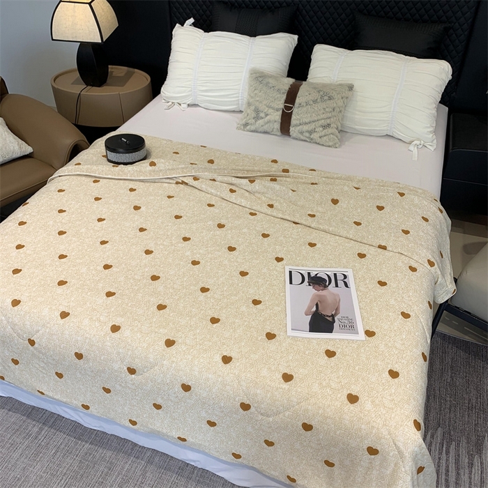 91家纺网 家纺一手货源 找家纺 奈萝家纺 2024新款A类凉感丝小凉皮夏被可机洗夏被新品空调被小爱心咖