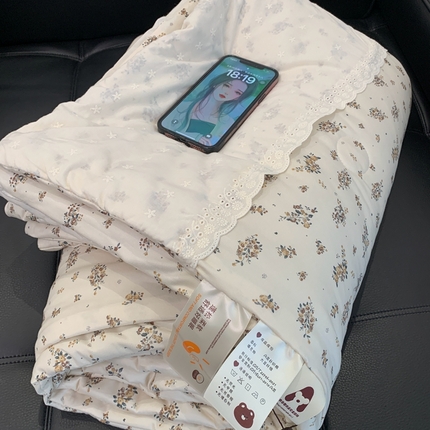 91家纺网 家纺一手货源 找家纺 奈萝 2024新款法式花边针织夏被春秋被 春日情