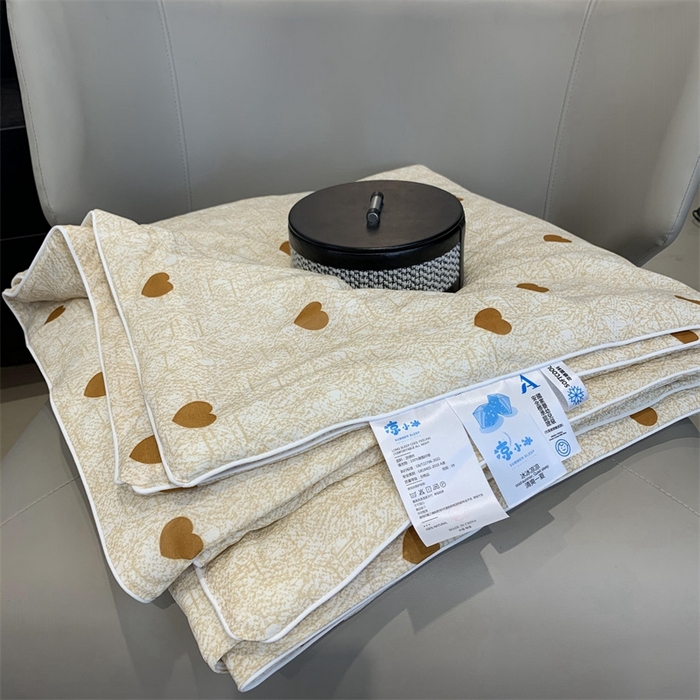 91家纺网 家纺一手货源 找家纺 奈萝家纺 2024新款A类凉感丝小凉皮夏被可机洗夏被新品空调被小爱心咖