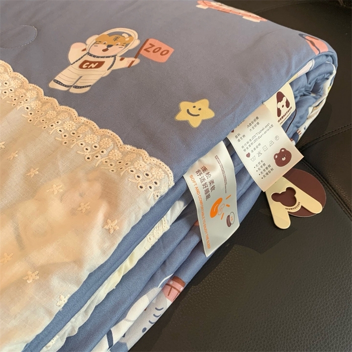 91家纺网 家纺一手货源 找家纺 奈萝 2024新款法式花边针织夏被春秋被 太空熊