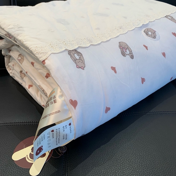 91家纺网 家纺一手货源 找家纺 奈萝 2024新款法式花边针织夏被春秋被 爱心兔