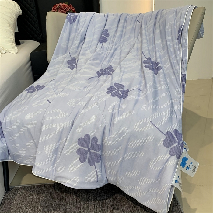 91家纺网 家纺一手货源 找家纺 奈萝家纺 2024新款A类凉感丝小凉皮夏被可机洗夏被新品空调被四叶草