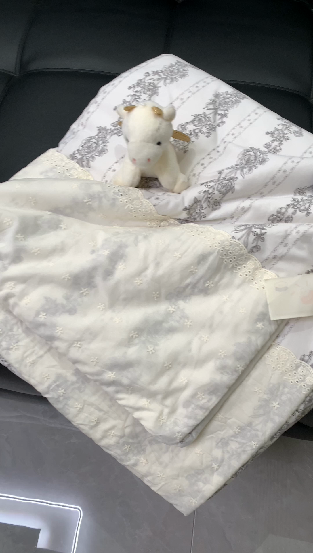 91家纺网 家纺一手货源 找家纺 奈萝 2024新款法式花边针织夏被春秋被 赫本