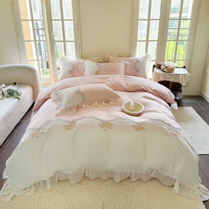 91家纺网 家纺一手货源 找家纺 豪美鑫 2025新款亲肤棉刺绣花边四件套爱琴海-系列 爱琴海-粉玉