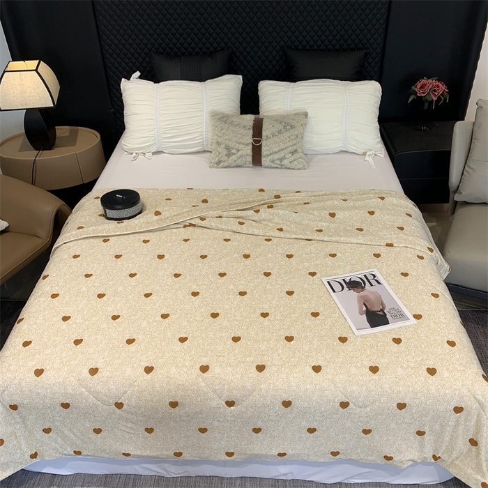 91家纺网 家纺一手货源 找家纺 奈萝家纺 2024新款A类凉感丝小凉皮夏被可机洗夏被新品空调被小爱心咖