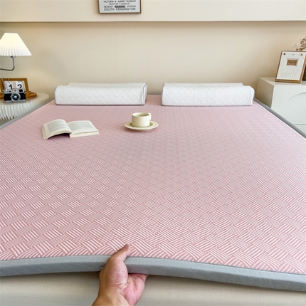 91家纺网 家纺一手货源 找家纺 孩子王家纺 2024新款包边工艺凉席地垫打地铺神器 饼干花粉-宽边