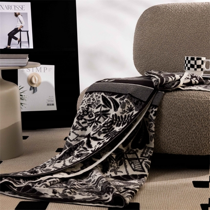 91家纺网 家纺一手货源 找家纺 暖绵绵家纺 2025新款轻奢气质时尚兔绒纱针织毯-缇卡 缇卡-咖色