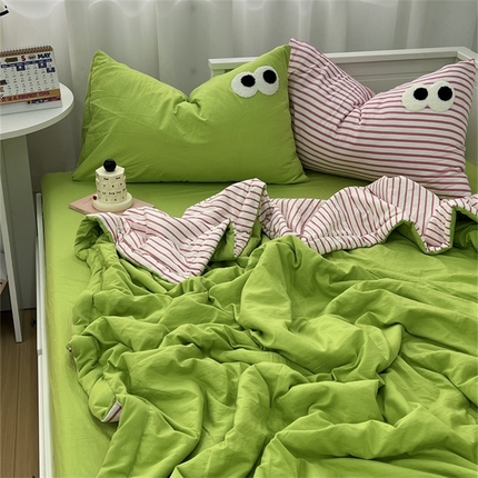 91家纺网 家纺一手货源 找家纺 （总）奈颜 2024新款爆款多巴胺条纹混搭毛巾绣大眼睛夏被四件套