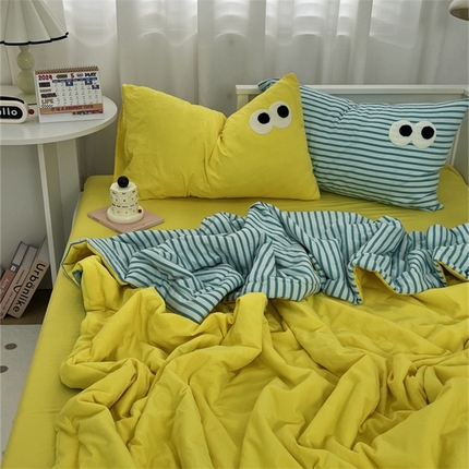 91家纺网 家纺一手货源 找家纺 （总）奈颜 2024新款爆款多巴胺条纹混搭毛巾绣大眼睛夏被四件套