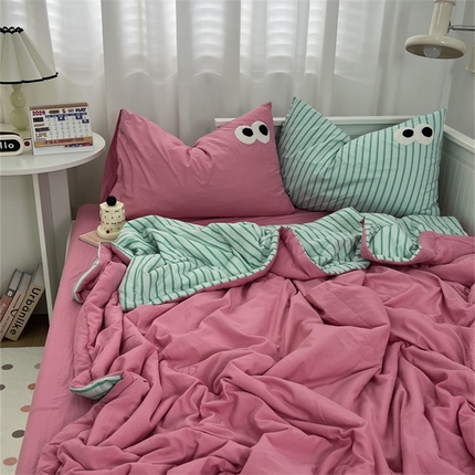 91家纺网 家纺一手货源 找家纺 （总）奈颜 2024新款爆款多巴胺条纹混搭毛巾绣大眼睛夏被四件套