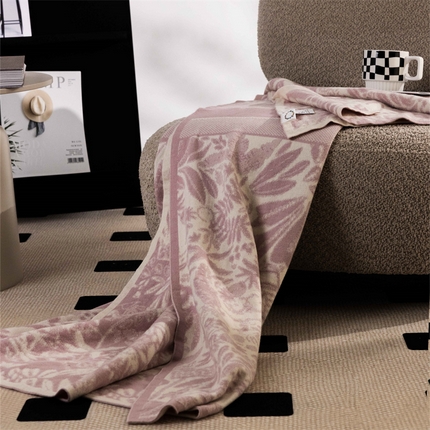 91家纺网 家纺一手货源 找家纺 暖绵绵家纺 2025新款轻奢气质时尚兔绒纱针织毯-缇卡 缇卡-藕粉