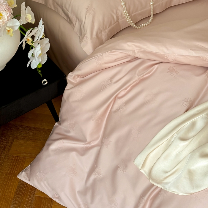 91家纺网 家纺一手货源 找家纺 云栖家居 2024全棉提花A类四件套 公主捧花-粉