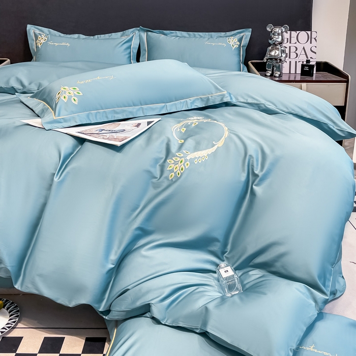 91家纺网 家纺一手货源 找家纺 艾迪尚家纺 2025新款120S刺绣长绒棉四六件套 孔雀-宾利蓝