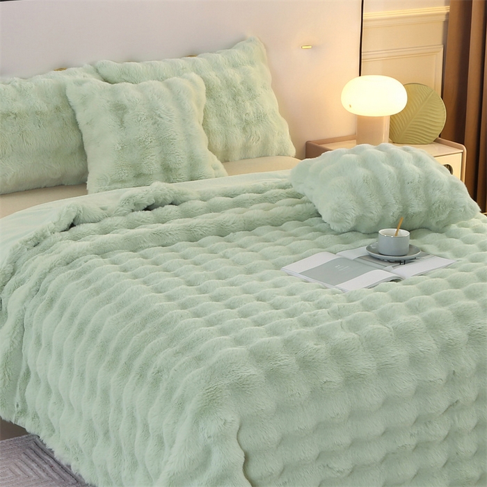 91家纺网 家纺一手货源 找家纺 芸锦豪2024新款纯色托斯卡纳兔毛大泡泡绒毛毯 草绿