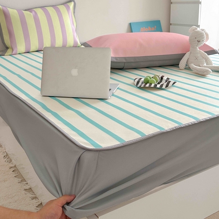 91家纺网 家纺一手货源 找家纺 柚子YOUTH 2024新款900D简约条纹拼色冰丝席 蓝条三拼-床笠款