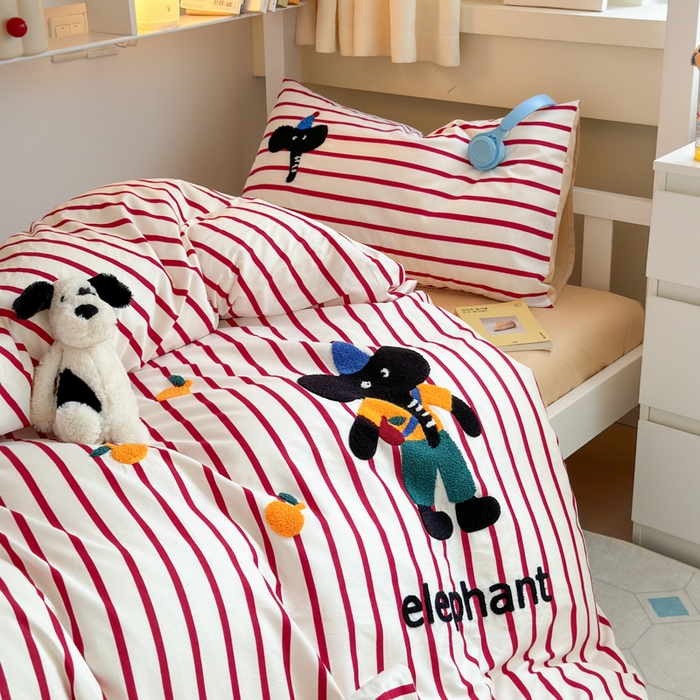 91家纺网 家纺一手货源 找家纺 锦觅 2024新款学生季全棉小清新绣花时尚复古卡通三件套四件套 所象披靡