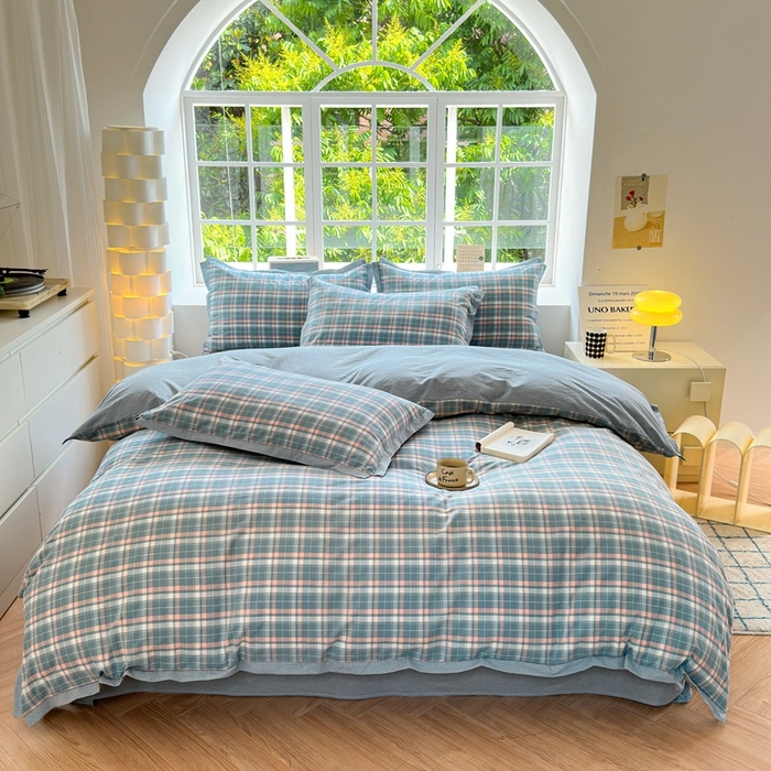 91家纺网 家纺一手货源 找家纺 晚依家纺 2025新款全棉色织水洗棉宽边断角四件套 小幸运-粉蓝