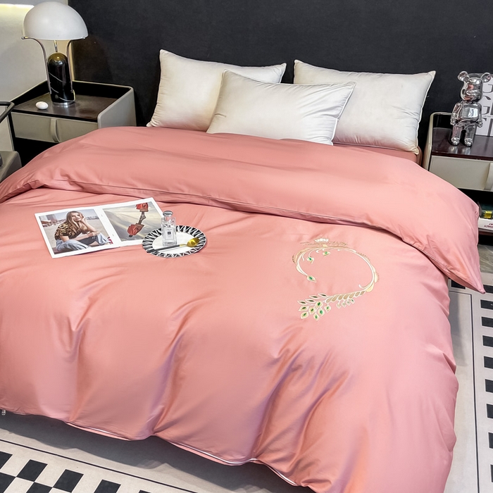 91家纺网 家纺一手货源 找家纺 艾迪尚家纺 2025新款120S刺绣长绒棉单被套 孔雀-胭脂红