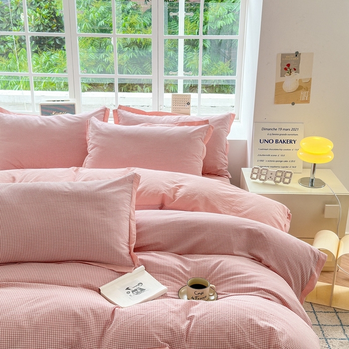 91家纺网 家纺一手货源 找家纺 晚依家纺 2025新款全棉色织水洗棉宽边断角四件套 爱的邂逅-粉