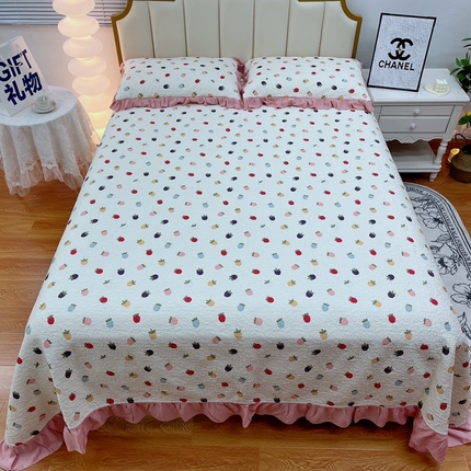 91家纺网 家纺一手货源 找家纺 （总）暖居 2024新款莱赛尔莫代尔天丝床盖三件套砂洗棉花填充大荷叶花边