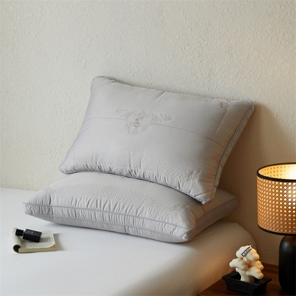 91家纺网 家纺一手货源 找家纺 （总）她喜爱枕芯枕头 2024新款那波利之夏经典蚕丝枕