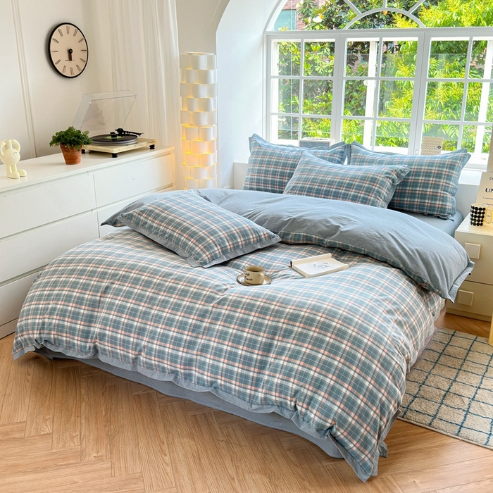 91家纺网 家纺一手货源 找家纺 晚依家纺 2025新款全棉色织水洗棉宽边断角四件套 小幸运-粉蓝