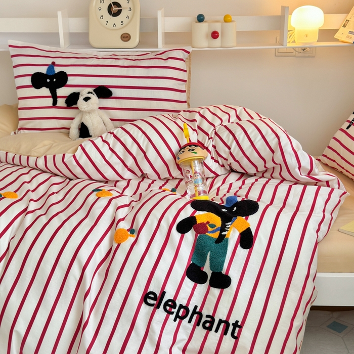 91家纺网 家纺一手货源 找家纺 锦觅 2024新款学生季全棉小清新绣花时尚复古卡通三件套四件套 所象披靡