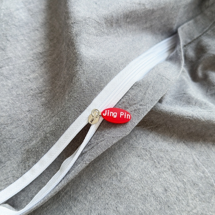 91家纺网 家纺一手货源 找家纺 晚依家纺 2024新款全棉色织水洗棉宽边断角四件套 幸福恋曲-灰