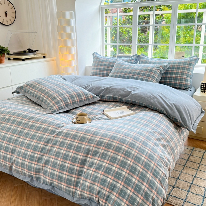 91家纺网 家纺一手货源 找家纺 晚依家纺 2025新款全棉色织水洗棉宽边断角四件套 小幸运-粉蓝