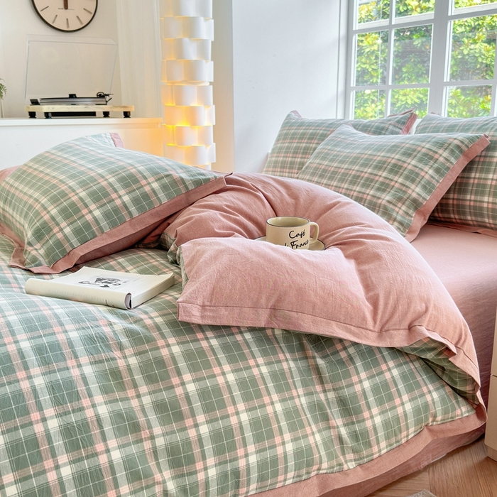 91家纺网 家纺一手货源 找家纺 晚依家纺 2025新款全棉色织水洗棉宽边断角四件套 小幸运-绿豆沙