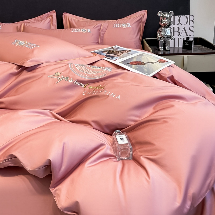 91家纺网 家纺一手货源 找家纺 艾迪尚家纺 2025新款120S刺绣长绒棉四六件套 山茶花-胭脂红