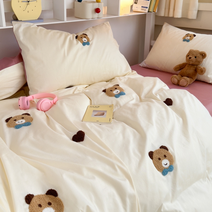 91家纺网 家纺一手货源 找家纺 锦觅 2024新款学生季全棉小清新绣花时尚复古卡通三件套四件套 熊先生