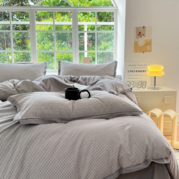 91家纺网 家纺一手货源 找家纺 晚依家纺 2025新款全棉色织水洗棉宽边断角四件套 爱的邂逅-灰