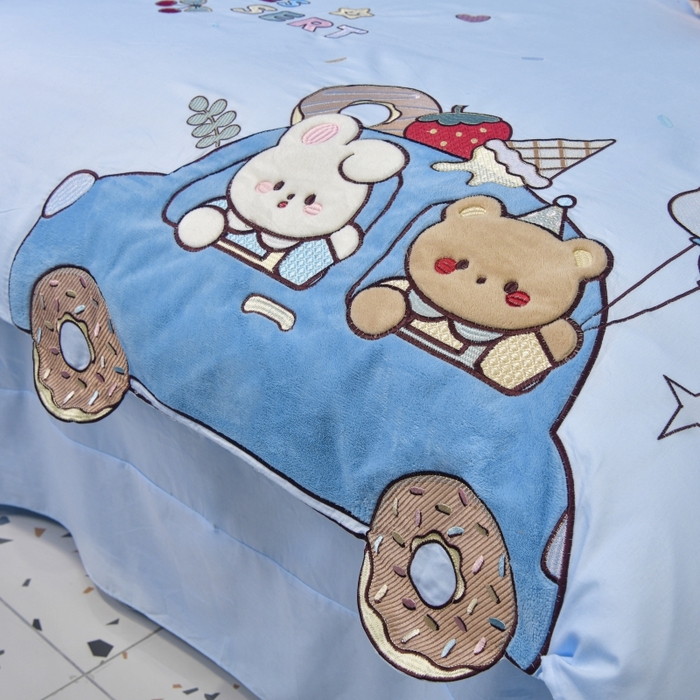 91家纺网 家纺一手货源 找家纺 佳梦家纺 2024新款40支全棉轻熟贴布绣卡通四套件 快乐之旅