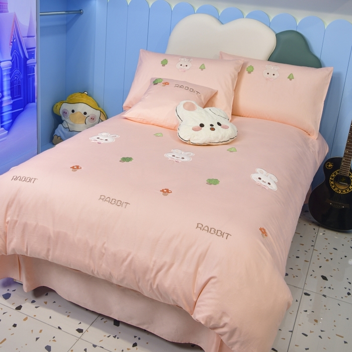 91家纺网 家纺一手货源 找家纺 佳梦家纺 2024新款40支全棉轻熟贴布绣卡通四套件 萌萌兔