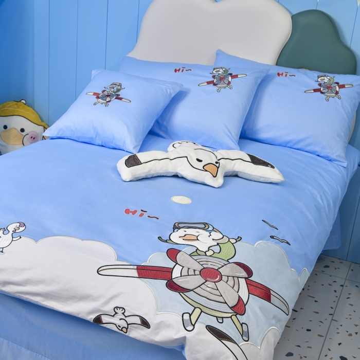 91家纺网 家纺一手货源 找家纺 佳梦家纺 2024新款40支全棉轻熟贴布绣卡通四套件 可爱飞行