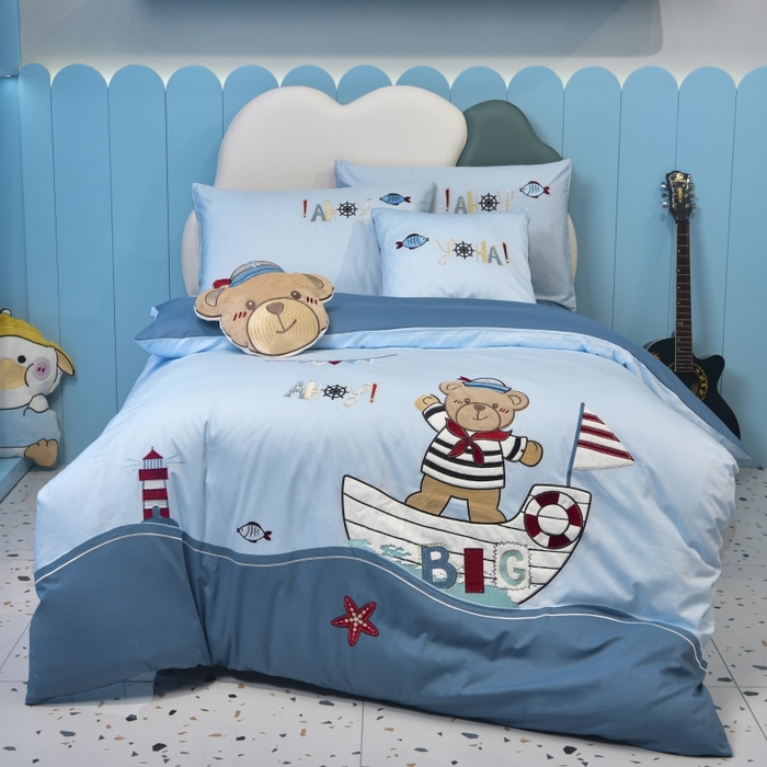 91家纺网 家纺一手货源 找家纺 佳梦家纺 2024新款40支全棉高端贴布绣卡通四件套 领航者