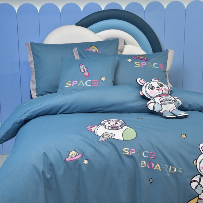 91家纺网 家纺一手货源 找家纺 佳梦家纺 2024新款40支全棉高端贴布绣卡通四件套 宇航兔