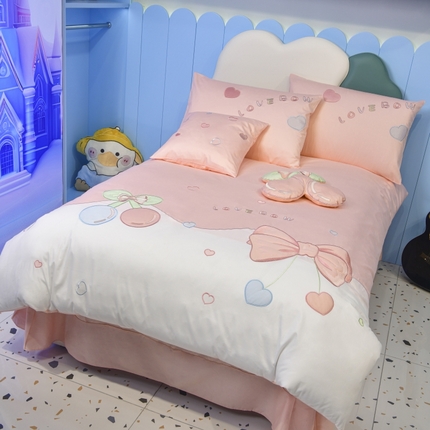 91家纺网 家纺一手货源 找家纺 佳梦家纺 2024新款40支全棉轻熟贴布绣卡通四套件 甜心樱桃