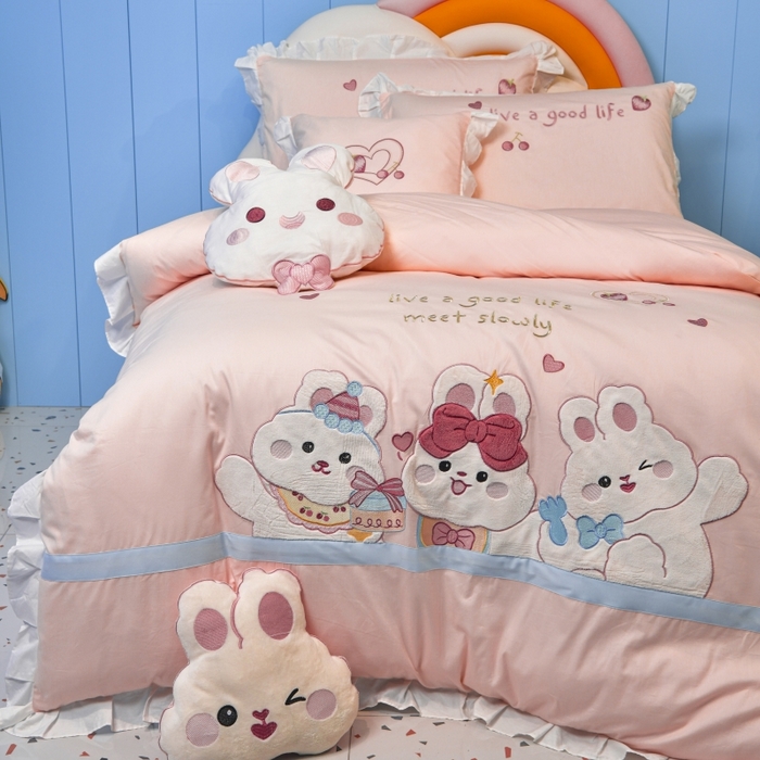 91家纺网 家纺一手货源 找家纺 佳梦家纺 2024新款40支全棉高端贴布绣卡通四件套 生日快乐