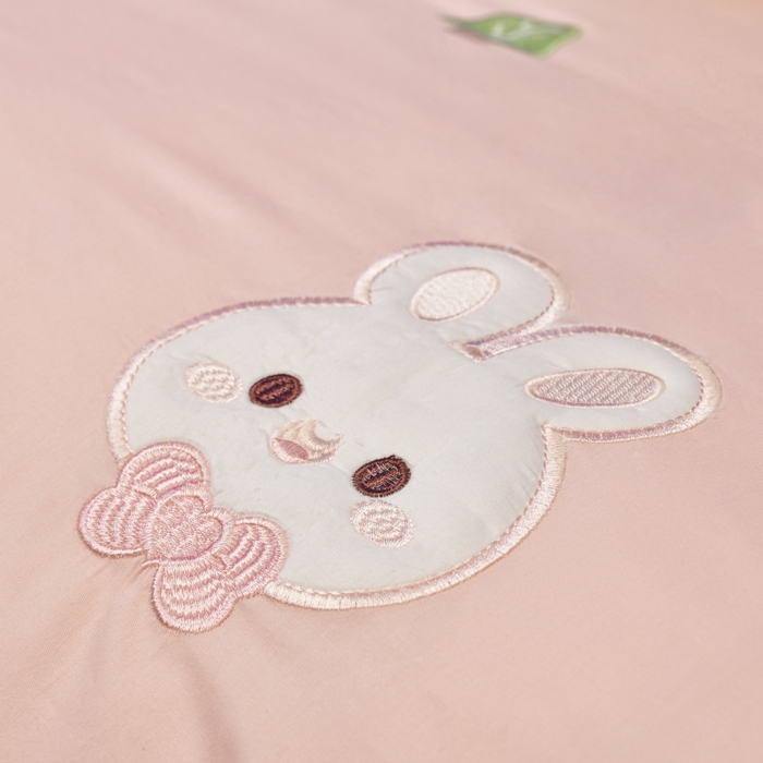 91家纺网 家纺一手货源 找家纺 佳梦家纺 2024新款40支全棉轻熟贴布绣卡通四套件 萌萌兔