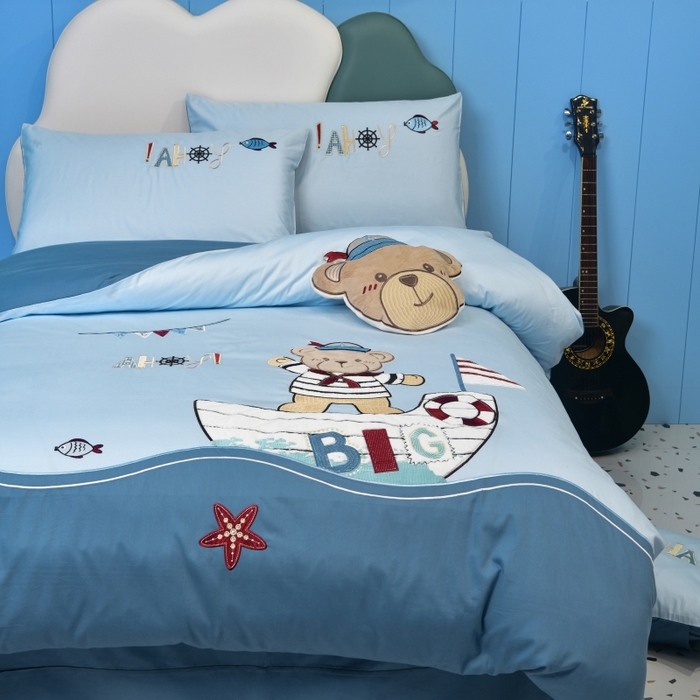 91家纺网 家纺一手货源 找家纺 佳梦家纺 2024新款40支全棉高端贴布绣卡通四件套 领航者