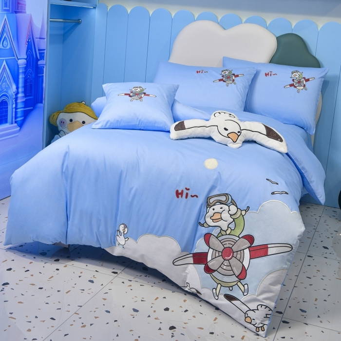 91家纺网 家纺一手货源 找家纺 佳梦家纺 2024新款40支全棉轻熟贴布绣卡通四套件 可爱飞行