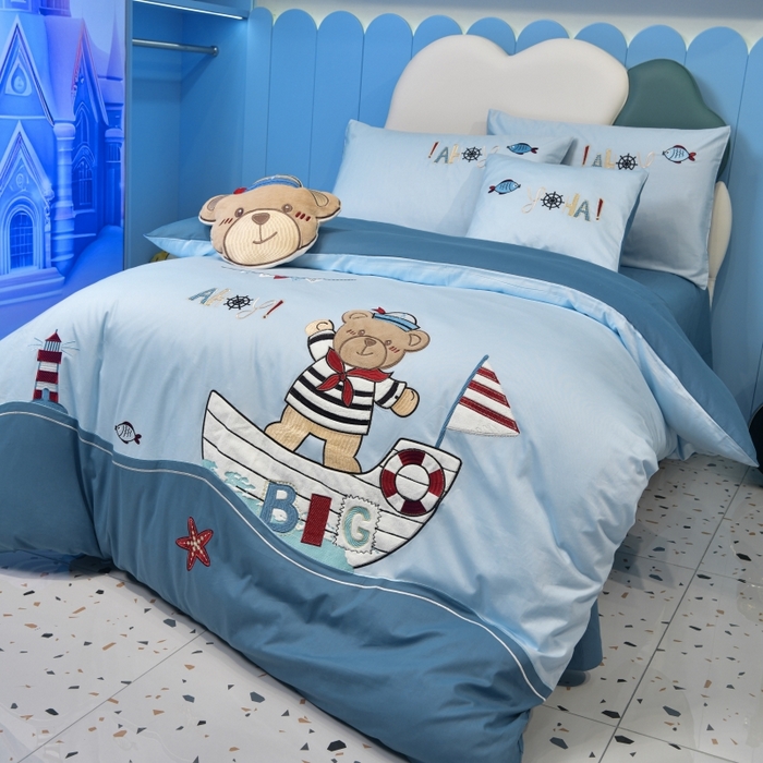 91家纺网 家纺一手货源 找家纺 佳梦家纺 2024新款40支全棉高端贴布绣卡通四件套 领航者