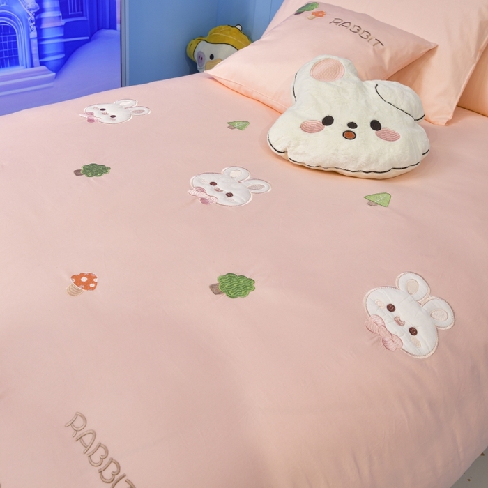 91家纺网 家纺一手货源 找家纺 佳梦家纺 2024新款40支全棉轻熟贴布绣卡通四套件 萌萌兔