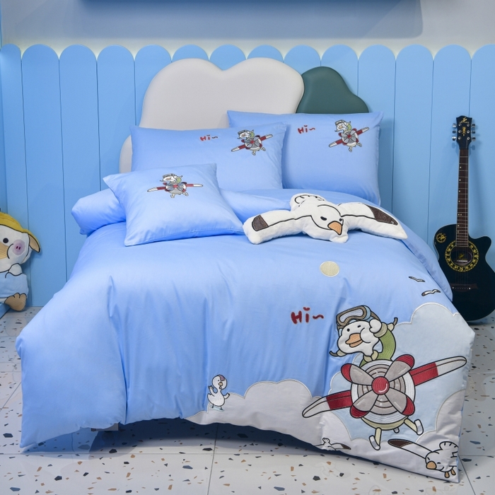 91家纺网 家纺一手货源 找家纺 佳梦家纺 2024新款40支全棉轻熟贴布绣卡通四套件 可爱飞行