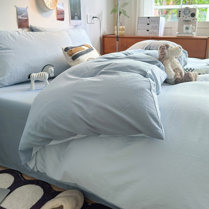 91家纺网 家纺一手货源 找家纺 沐芷 2024新款超柔105g纯色水洗棉四件套-柔雅系列 柔雅-冰蓝雾灰