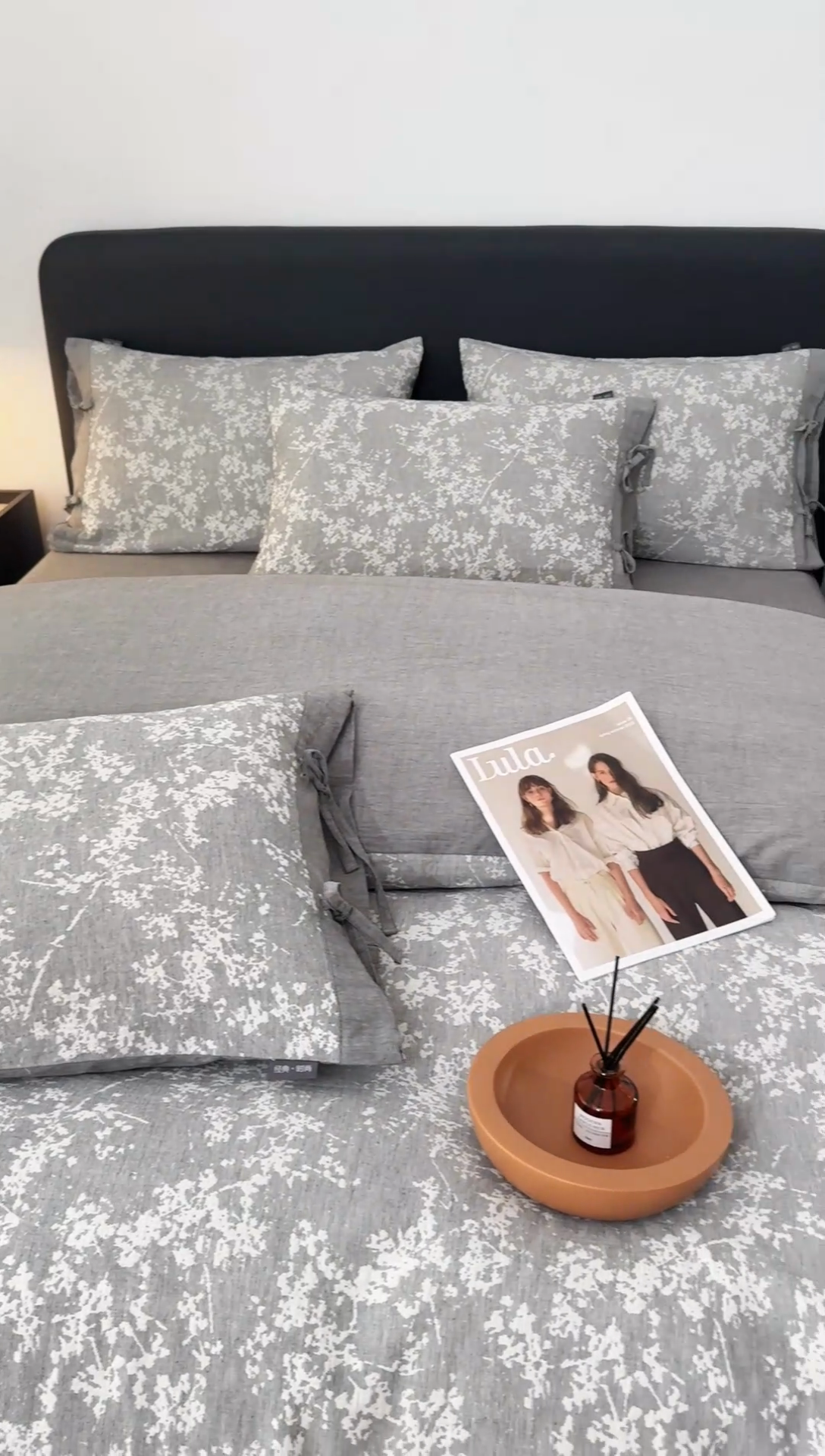 91家纺网 家纺一手货源 找家纺 娜娜 2024新款全棉双层纱大提花四件套 栀子花-深灰