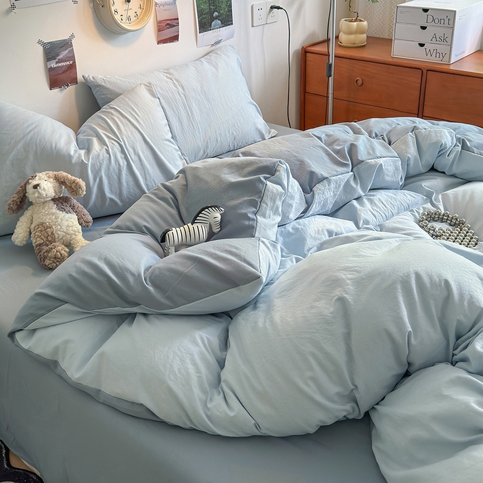 91家纺网 家纺一手货源 找家纺 沐芷 2024新款超柔105g纯色水洗棉四件套-柔雅系列 柔雅-冰蓝雾灰