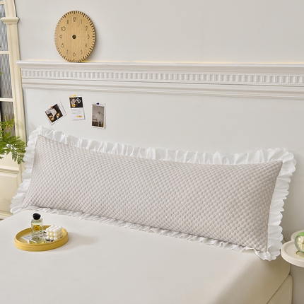 91家纺网 家纺一手货源 找家纺 艾兜坊 2024新款针织冰豆豆花边枕套 卡其